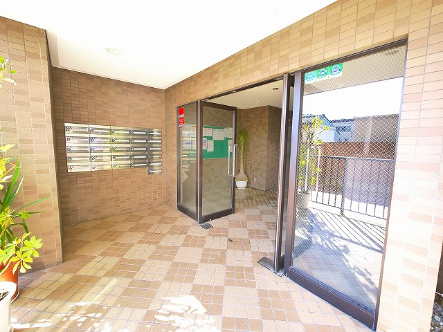 モナーク率川のエントランス|キレイな共有スペース