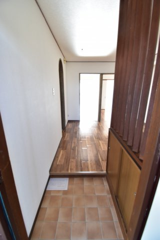 絢野ビルの玄関