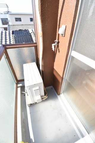 絢野ビルのバルコニー