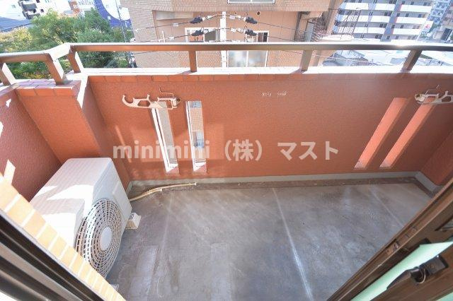 難波リーガルハウスのバルコニー