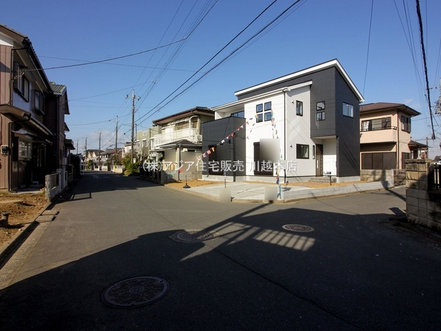 川越市笠幡5期　新築戸建の前面道路含む現地写真|角地