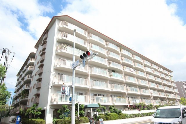 ローレルハイツ高宮の外観