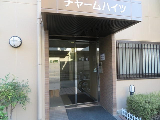 チャームハイツのエントランス