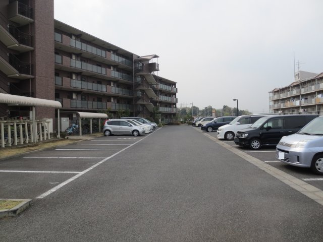 アルカンシエルの駐車場