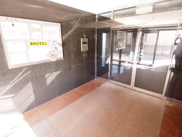 カーサ大正2NDのエントランス