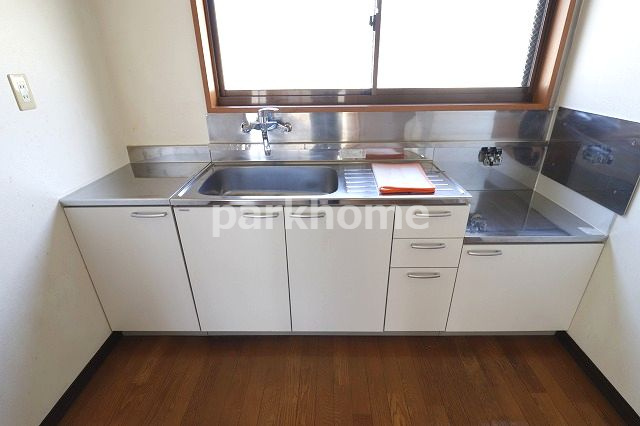 ハイツ薫Ⅱのキッチン|コンパクトなキッチンで掃除もラクラク