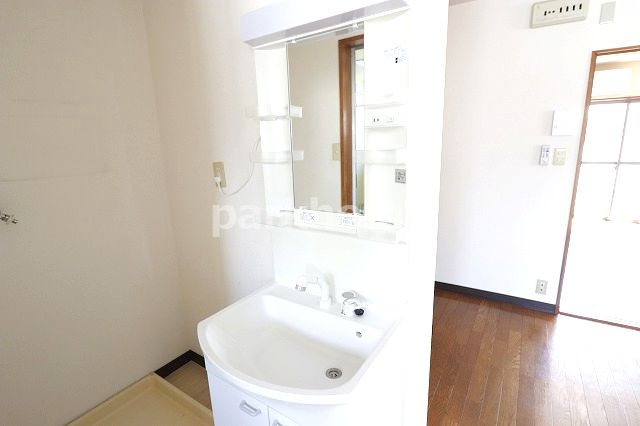 ハイツ薫Ⅱの独立洗面台|朝の支度にも助かる、独立の洗髪洗面化粧台