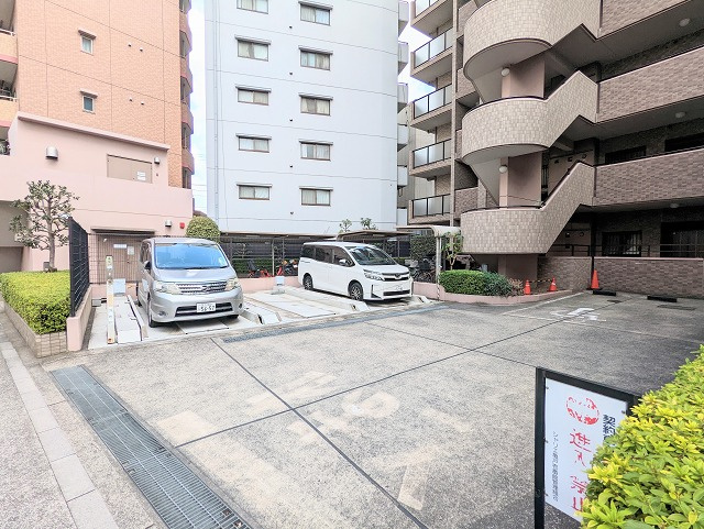 シャリエ亀戸壱番館の駐車場