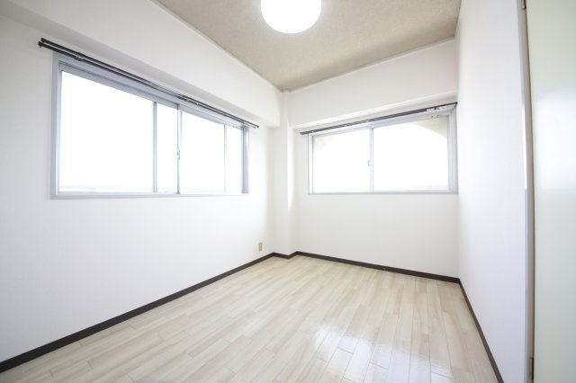 メゾンパークアベニューの洋室