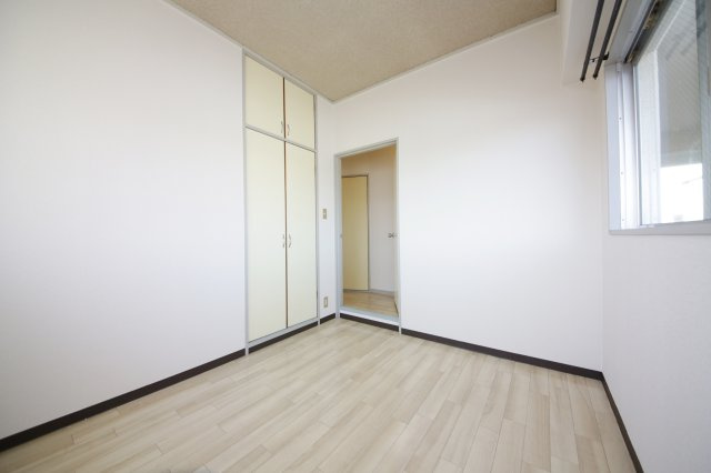 メゾンパークアベニューの洋室