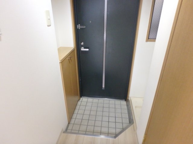 【玄関】 | ベルメゾン西宮 | 明るい玄関です