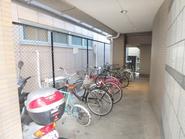 【その他共用部分】 | ベルメゾン西宮 | 駐輪スペースです