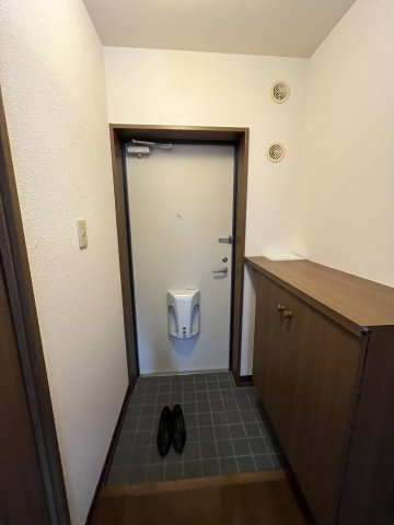 布施マンションIIの玄関