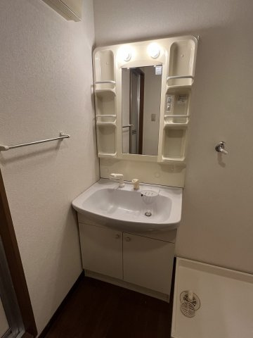 布施マンションIIの独立洗面台