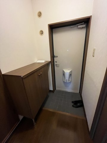 布施マンションIIの玄関