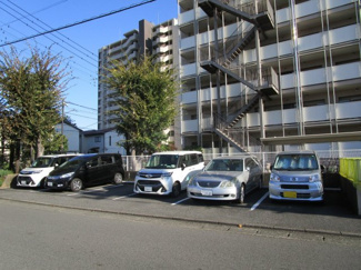 【駐車場】