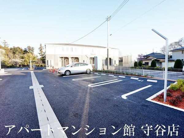 ミルレ　クラージュⅡの駐車場