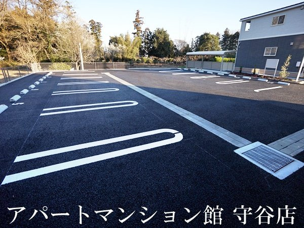 ミルレ　クラージュⅡの駐車場