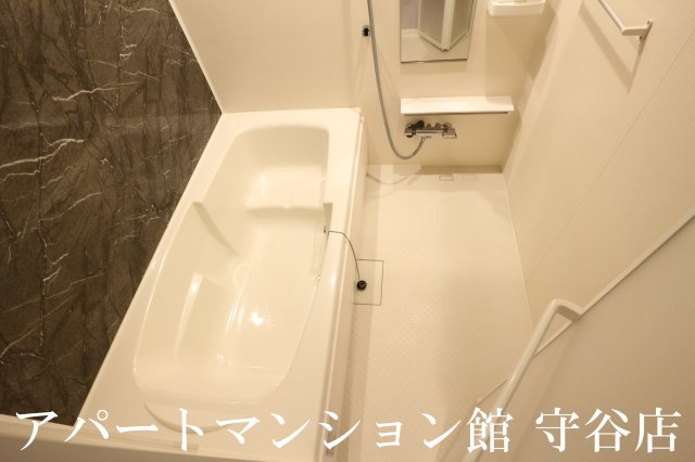 ミルレ　クラージュⅡの浴室