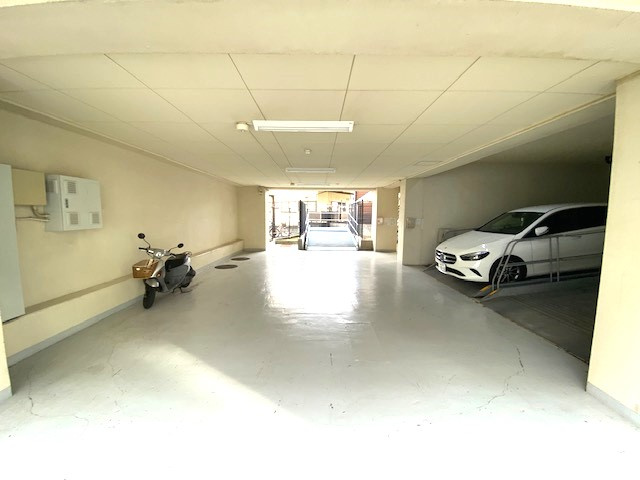 エクセルシオール湘南辻堂の駐車場|敷地内駐車場