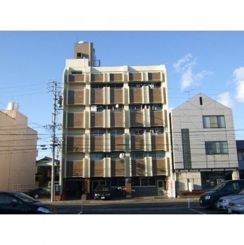 岐阜市桜通４丁目のアパート