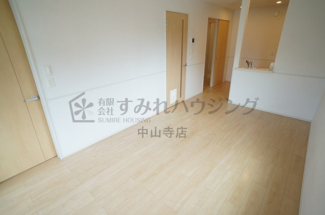 グランツ中野西 A棟の居間・リビング