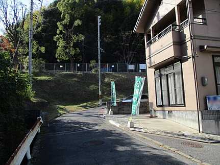 広島市西区井口2丁目　中古一戸建ての前面道路含む現地写真