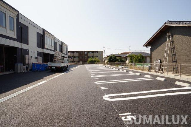 エレガンスハイムの駐車場