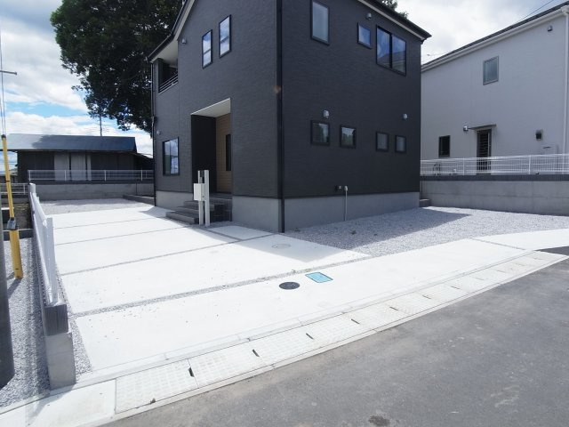 新築　北群馬郡榛東村新井第4　Livele Garden.S　6号棟の駐車場|現地写真　駐車スペース4台分可能です！					
