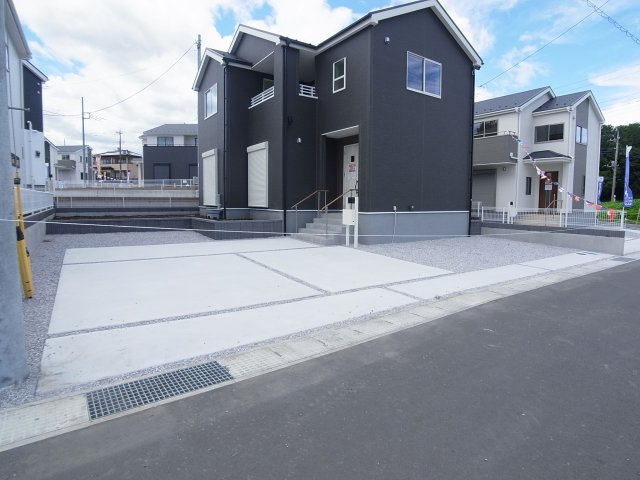新築　北群馬郡榛東村新井第4　Livele Garden.S　2号棟の駐車場|現地写真　駐車スペース3台分可能です！					
