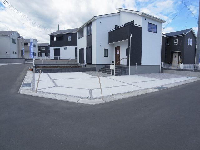 新築　北群馬郡榛東村新井第4　Livele Garden.S　3号棟の駐車場|現地写真　駐車スペース4台分可能です！					
