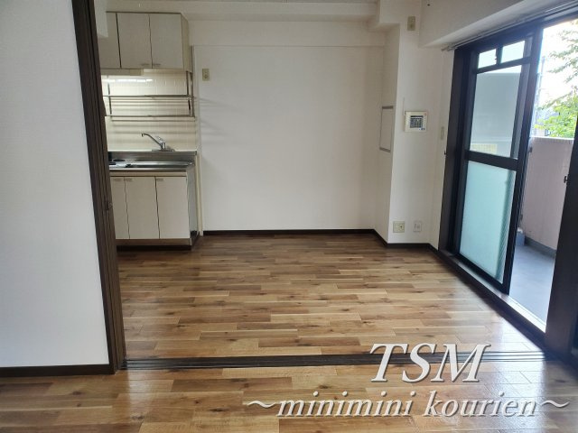 カルチェ清水谷の居間・リビング