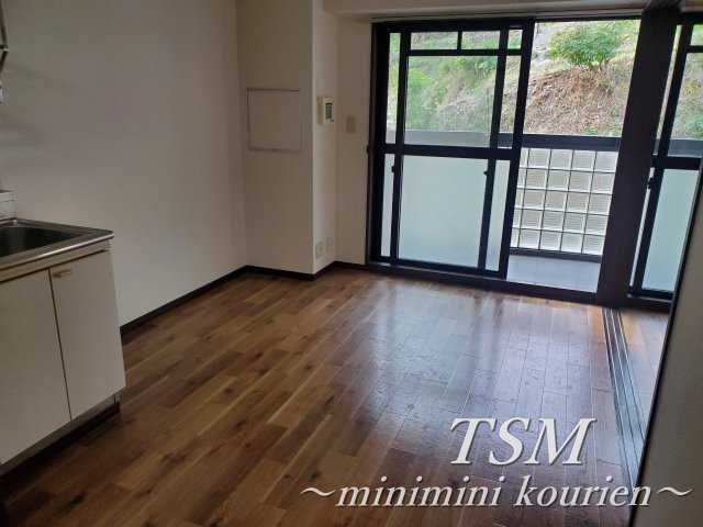 カルチェ清水谷の居間・リビング