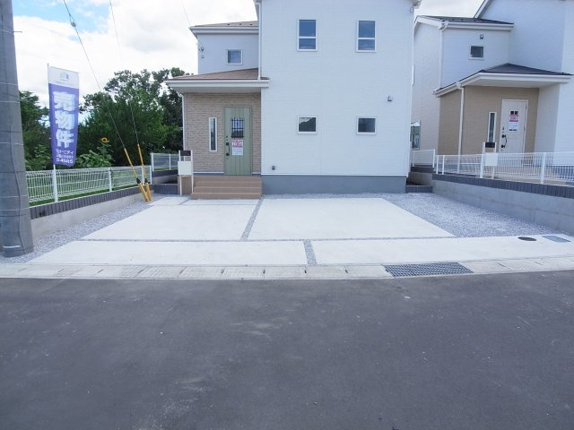 新築　北群馬郡榛東村新井第4　Livele Garden.S　4号棟の駐車場|現地写真　駐車スペース並列3台分可能です！					
