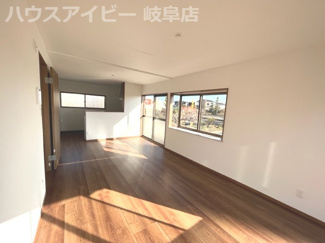 【居間・リビング】 | 柳津町上佐波西！リフォーム済み中古住宅登場です♪お車スペース3台可能！ロピア・ビバホームすぐそばです | 柳津町上佐波西！リフォーム済み中古住宅登場です♪お車スペース3台可能！ロピア・ビバホームすぐそばです♪