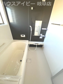 【浴室】 | 柳津町上佐波西！リフォーム済み中古住宅登場です♪お車スペース3台可能！ロピア・ビバホームすぐそばです | 柳津町上佐波西！リフォーム済み中古住宅登場です♪お車スペース3台可能！ロピア・ビバホームすぐそばです♪