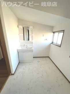 【脱衣所】 | 柳津町上佐波西！リフォーム済み中古住宅登場です♪お車スペース3台可能！ロピア・ビバホームすぐそばです | 柳津町上佐波西！リフォーム済み中古住宅登場です♪お車スペース3台可能！ロピア・ビバホームすぐそばです♪