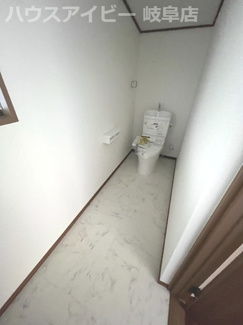 【トイレ】 | 柳津町上佐波西！リフォーム済み中古住宅登場です♪お車スペース3台可能！ロピア・ビバホームすぐそばです | 柳津町上佐波西！リフォーム済み中古住宅登場です♪お車スペース3台可能！ロピア・ビバホームすぐそばです♪