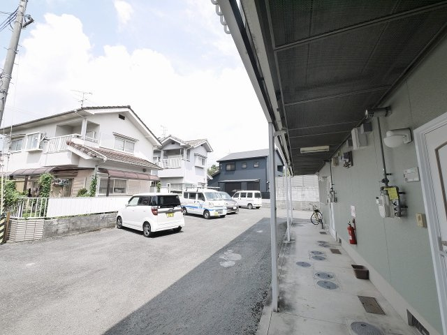 クリスタルパレス西ノ京の駐車場|駐車場があるので、車を買う予定の方も安心です