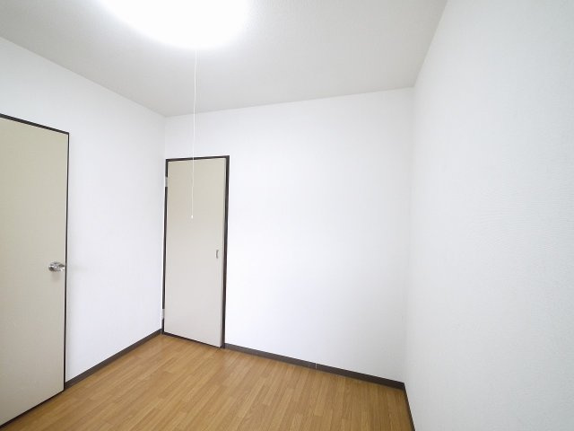 クリスタルパレス西ノ京の寝室|寝室にぴったりのお部屋です