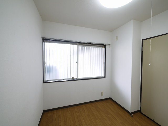 クリスタルパレス西ノ京の寝室|個人の部屋や寝室として使える洋室です
