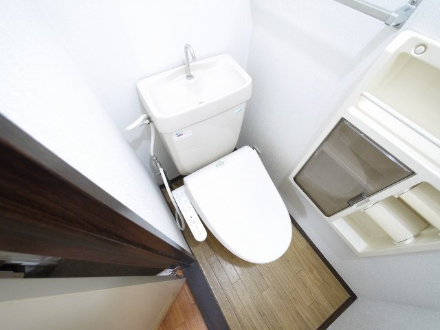 クリスタルパレス西ノ京のトイレ|落ち着いたトイレです