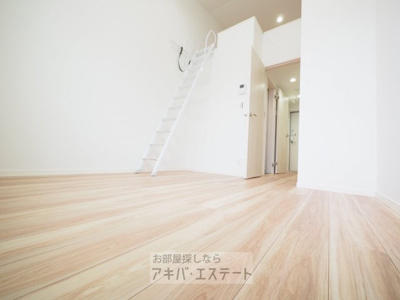 【居間・リビング】 | ベレッツァ | フローリングの洋室です♪