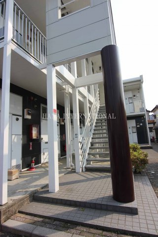 翼のエントランス