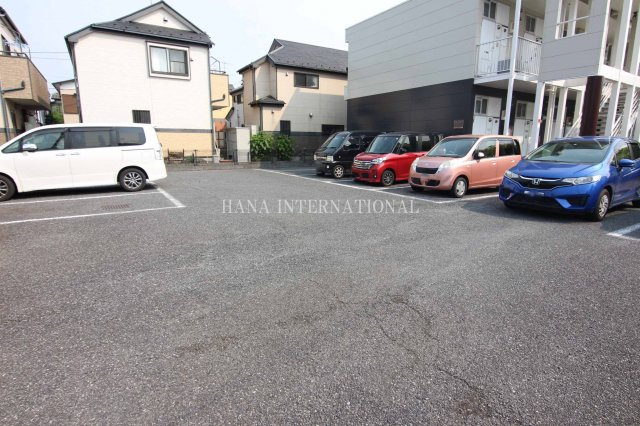 翼の駐車場