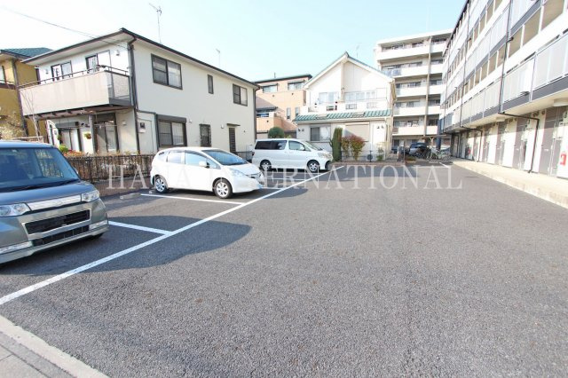 レオパレスプリマヴェーラの駐車場