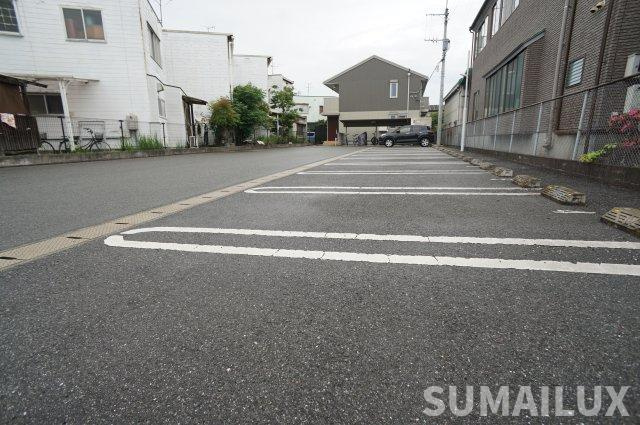 コンフィデンスＫＳ近見の駐車場