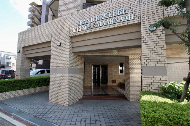 グラン・ドムール姪浜南のエントランス