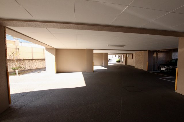 グラン・ドムール姪浜南の駐車場