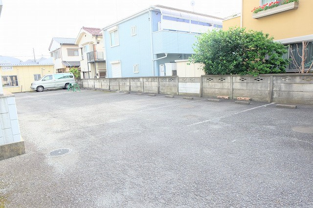 ハイレックスシャトーの駐車場